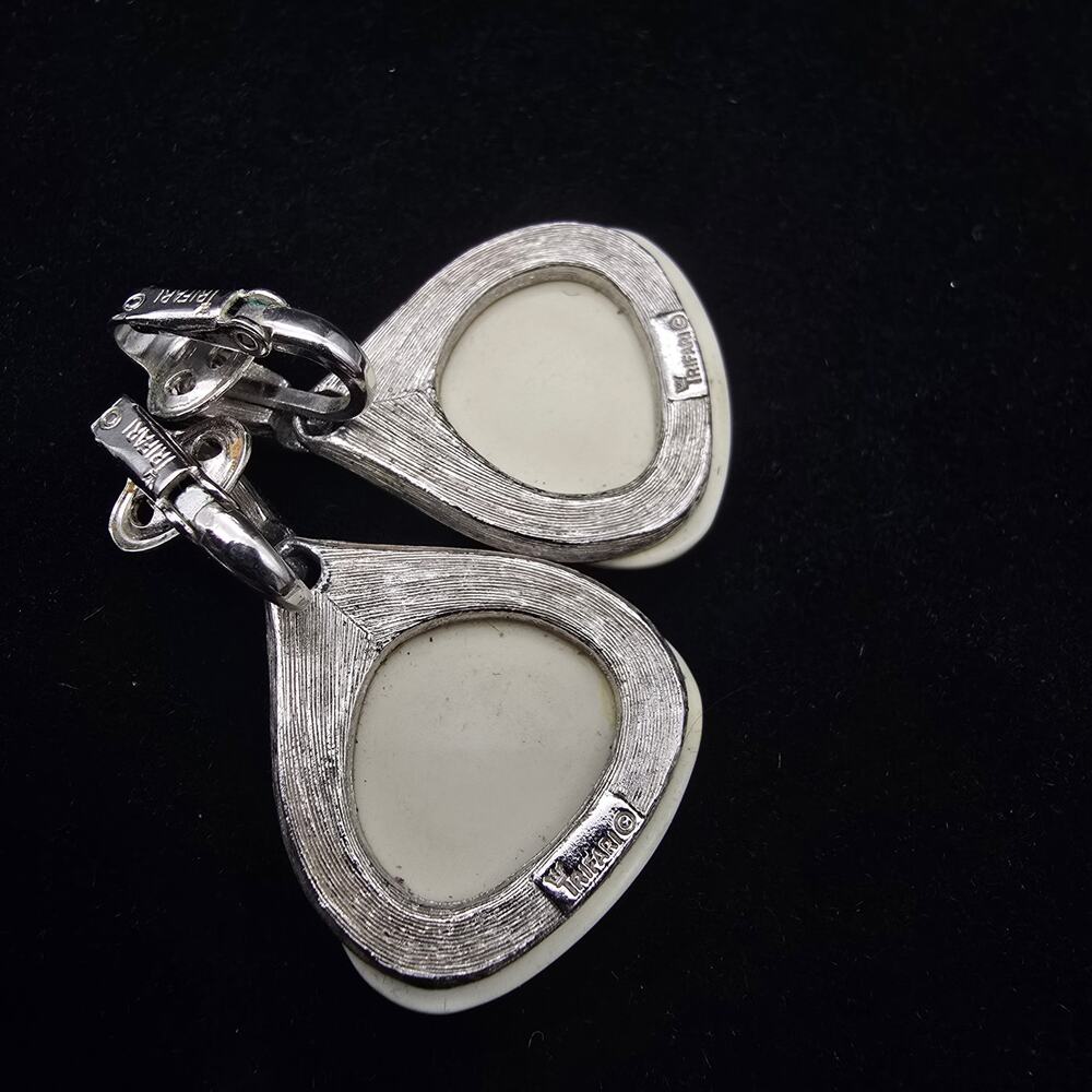 Crown Trifari Silver Tone Off White Clip On Earrings Vintage Jewelry - Picture 3 of 6